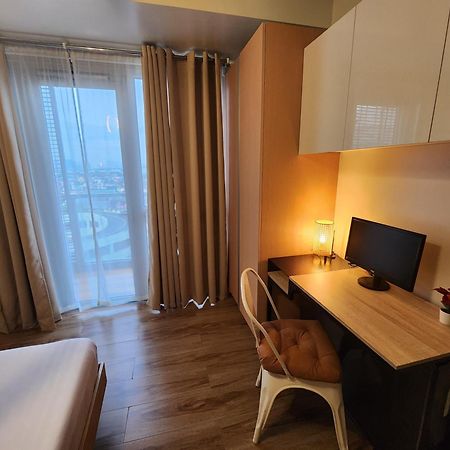 81 Newport C5 10I Balcony & Pool Across Naia T3 Aparthotel Pasay Exterior photo