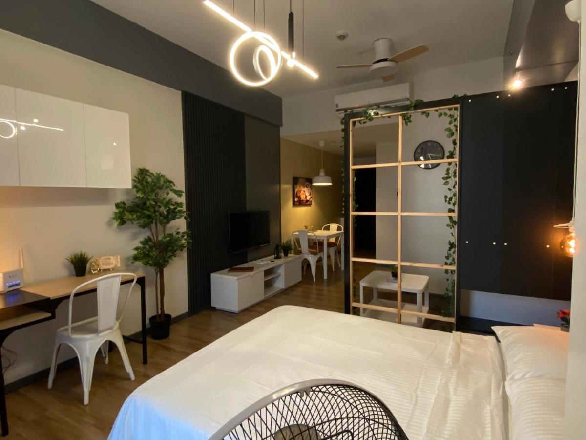 81 Newport C5 10I Balcony & Pool Across Naia T3 Aparthotel Pasay Exterior photo