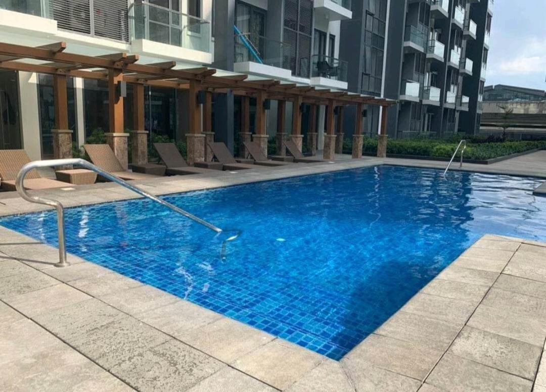 81 Newport C5 10I Balcony & Pool Across Naia T3 Aparthotel Pasay Exterior photo