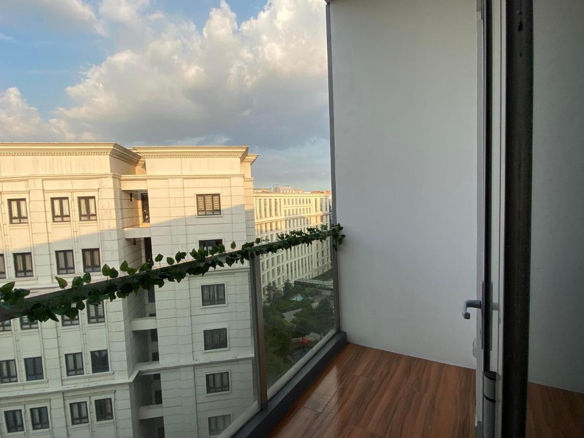 81 Newport C5 10I Balcony & Pool Across Naia T3 Aparthotel Pasay Exterior photo