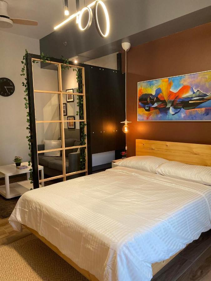 81 Newport C5 10I Balcony & Pool Across Naia T3 Aparthotel Pasay Exterior photo