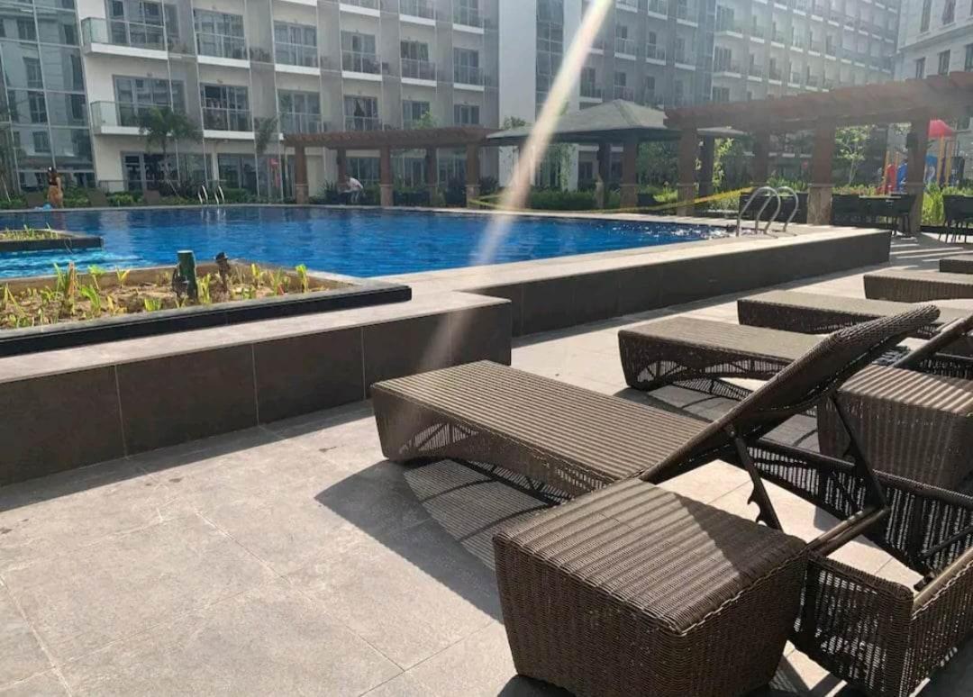 81 Newport C5 10I Balcony & Pool Across Naia T3 Aparthotel Pasay Exterior photo
