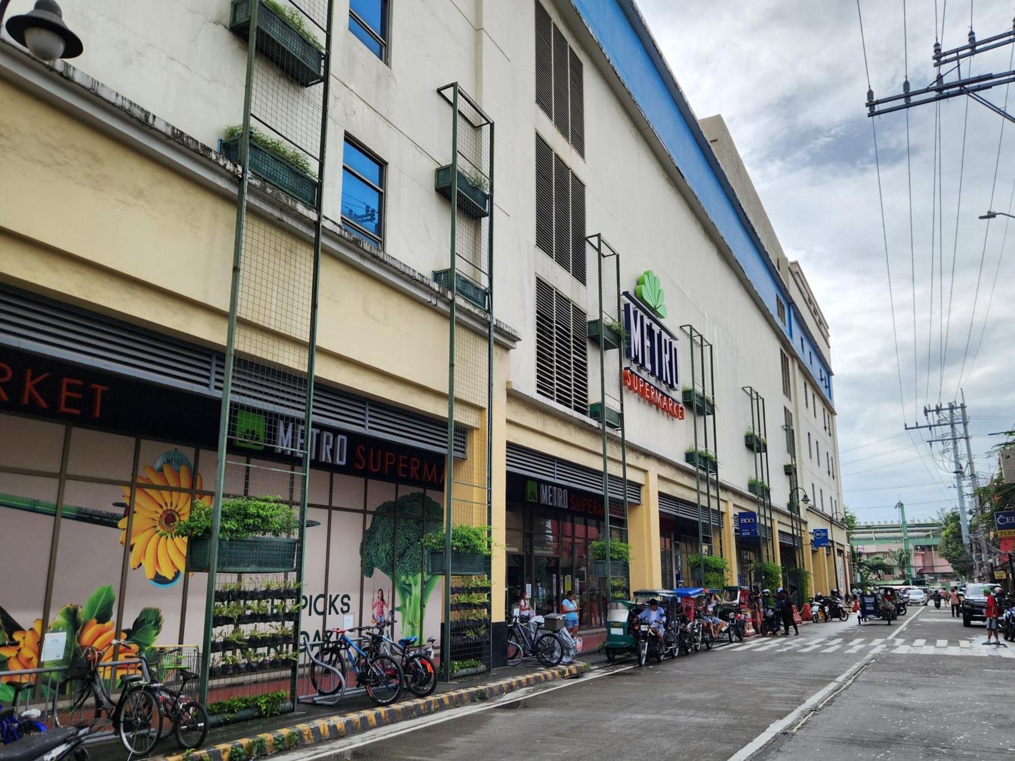 81 Newport C5 10I Balcony & Pool Across Naia T3 Aparthotel Pasay Exterior photo