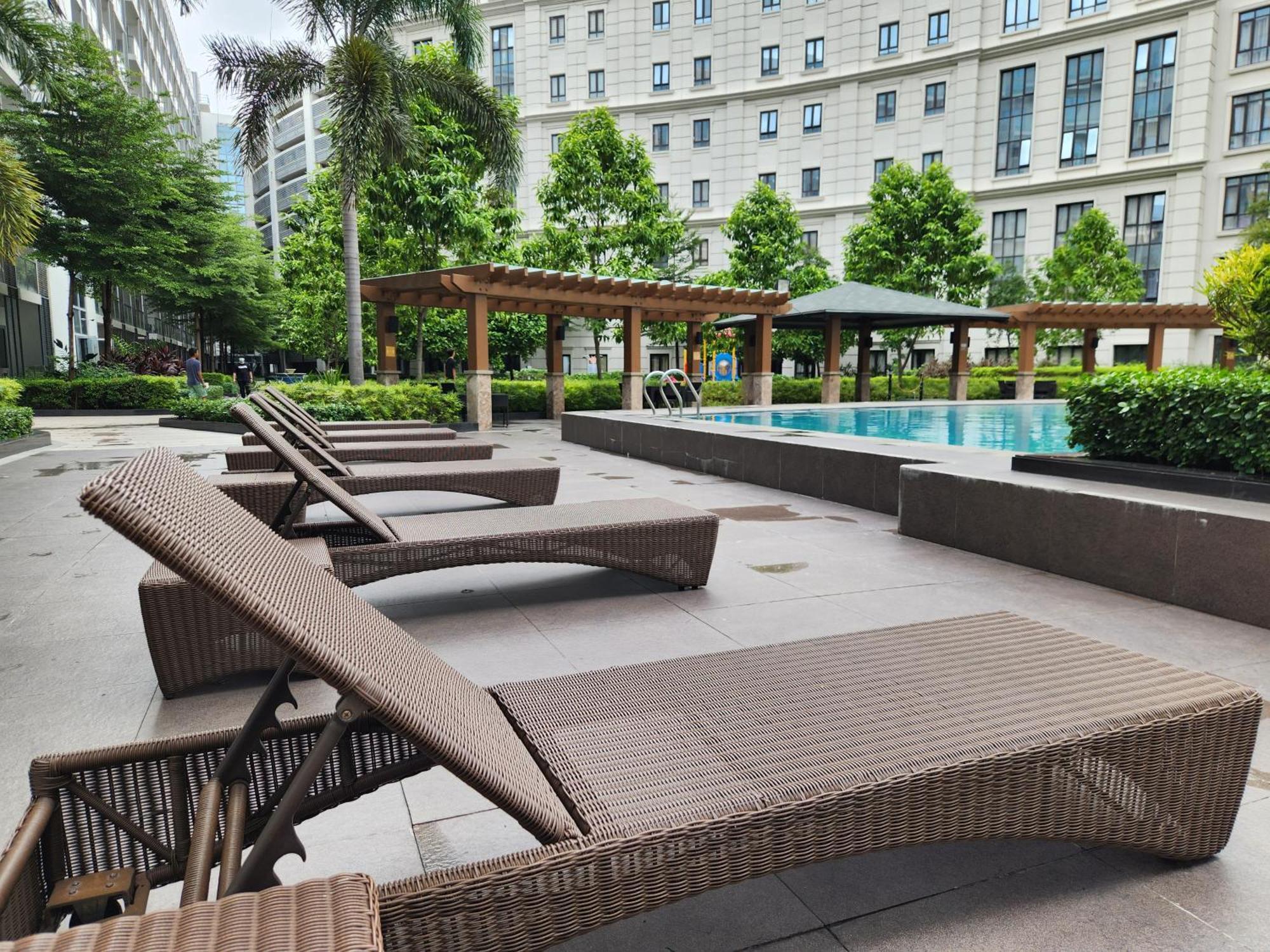 81 Newport C5 10I Balcony & Pool Across Naia T3 Aparthotel Pasay Exterior photo