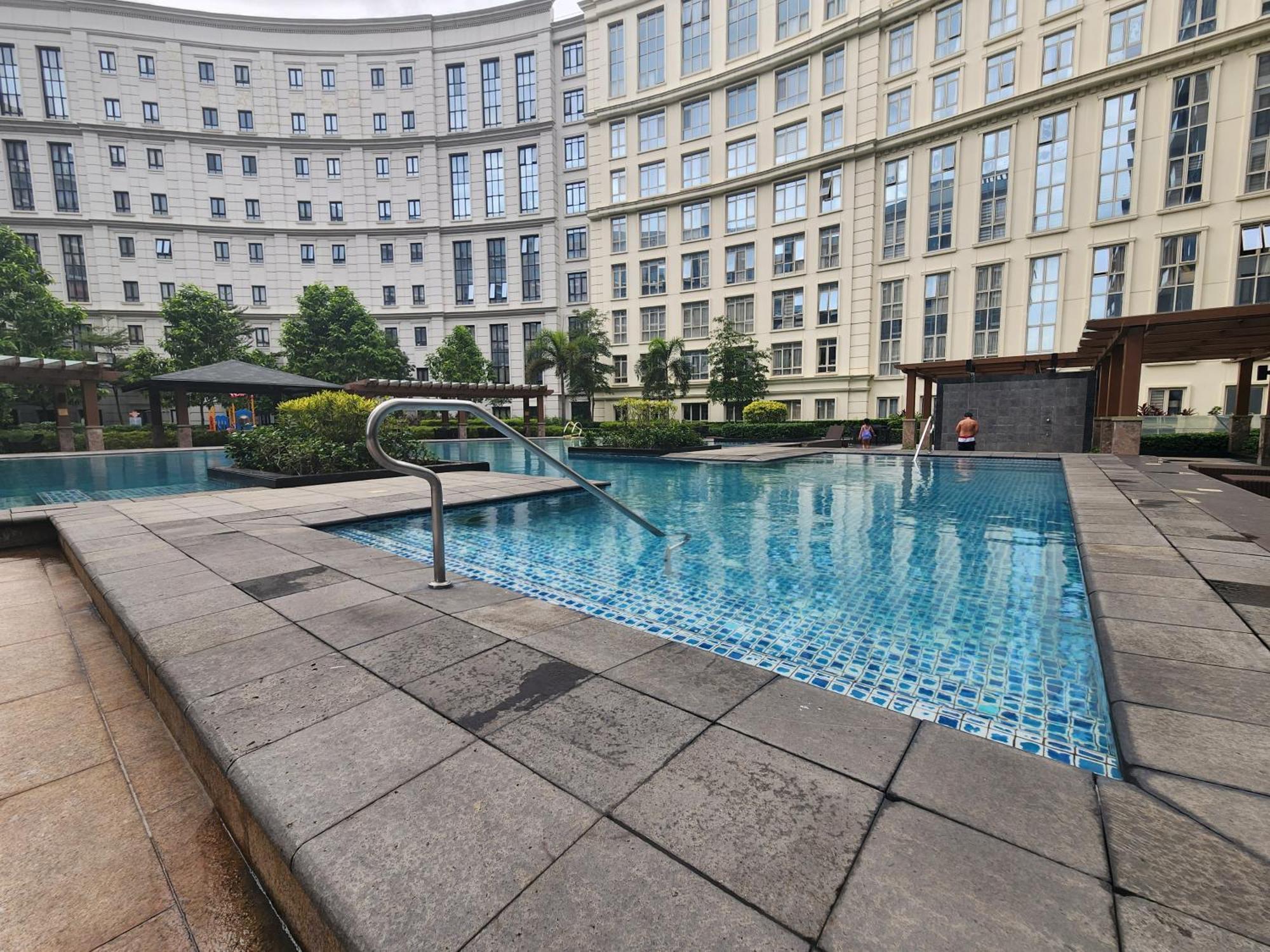 81 Newport C5 10I Balcony & Pool Across Naia T3 Aparthotel Pasay Exterior photo